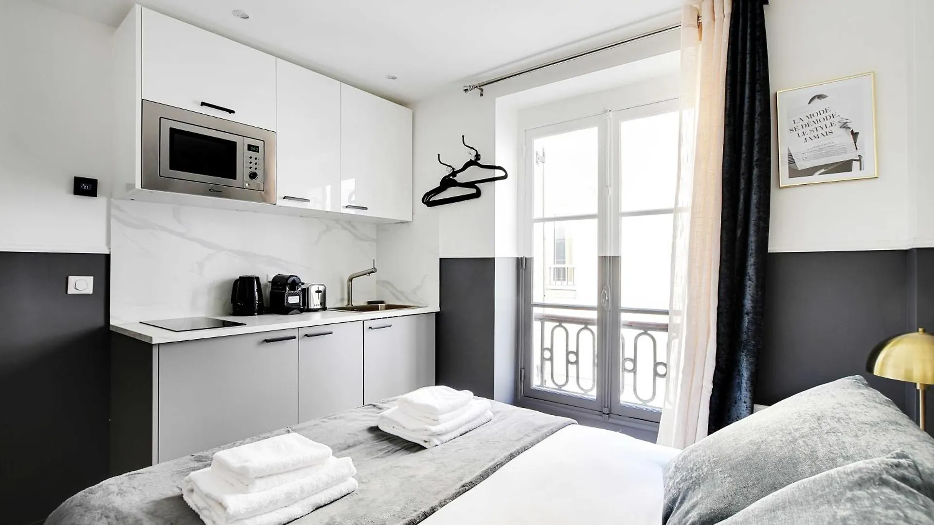 Modern Studio For 2P With A-C - Near Montmartre Paris France