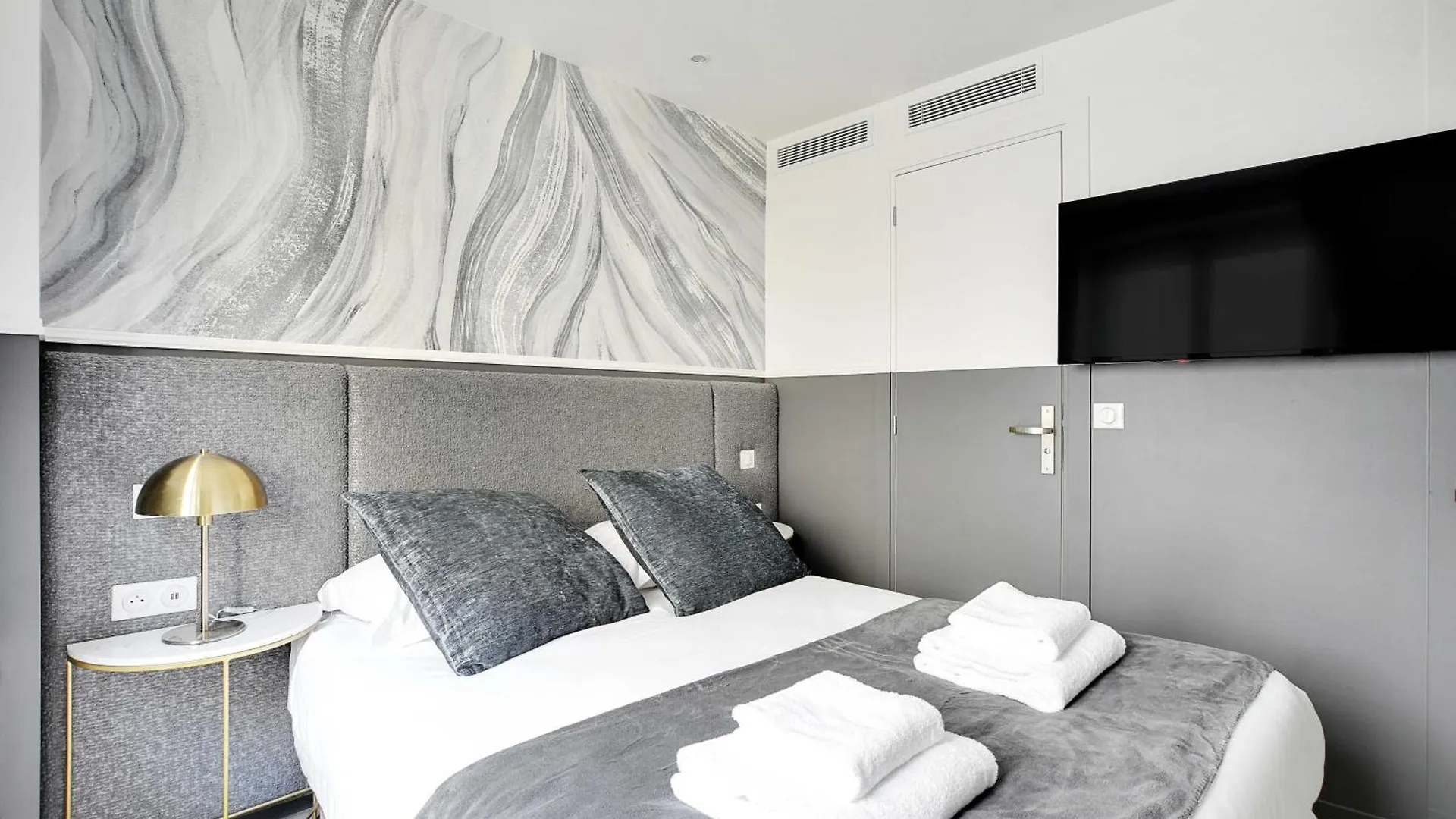 Apartment Modern Studio For 2P With A-C - Near Montmartre Paris France